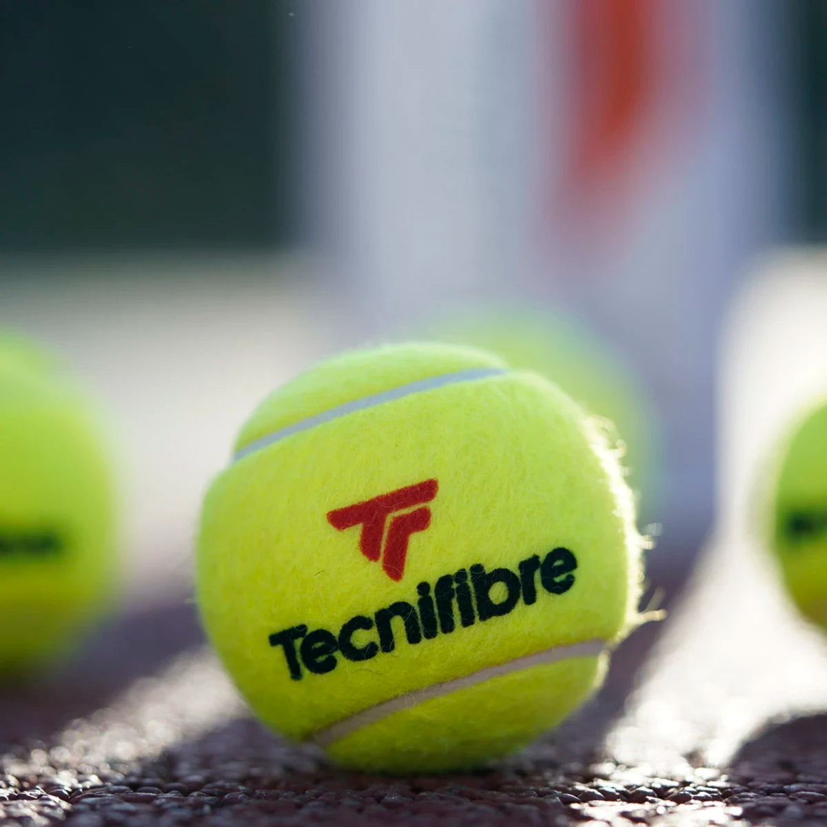 Karton mit 36 Röhren à 4 Tecnifibre X-One Bällen
