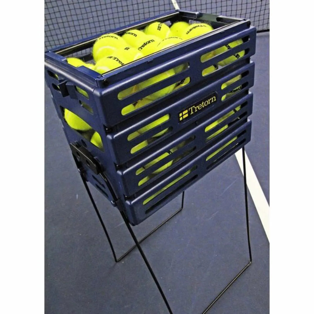 Korb mit 80 Tretorn Tennisbällen