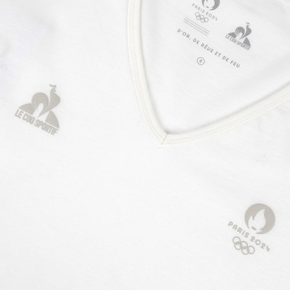 T-Shirt Le Coq Sportif V-Ausschnitt Paris 2024 Essentiel